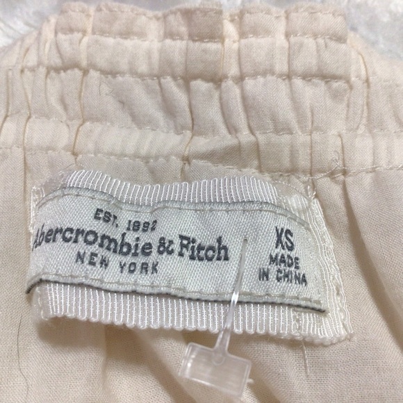 Abercrombie & Fitch Sleeveless Flower Petal Appliqué Top XS - Picture 4 of 7